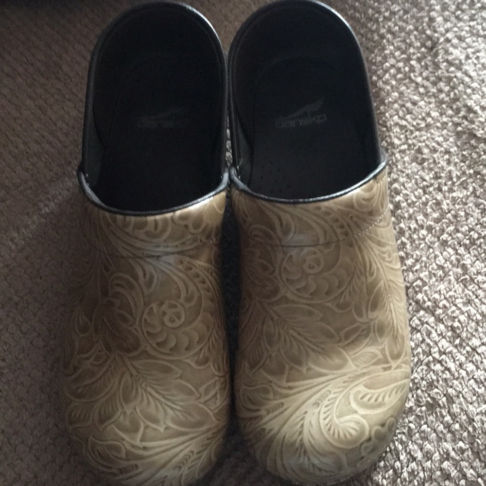 Tan/Neutral Dansko Clogs size 42/11